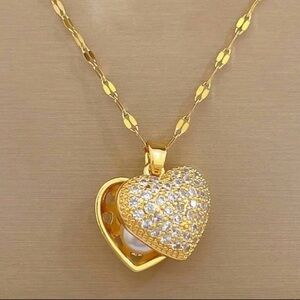 NWT Light Luxury Gorgeous Peach Heart, Pearl, Shell Necklace Versatile